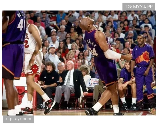 巴克利无球冲击改变防守阵型，内线高效输出主导快攻节奏