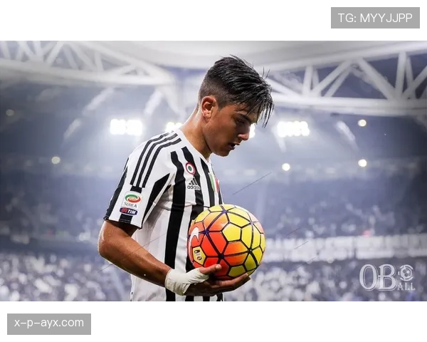 迪巴拉这生活节奏也太反差大了，场上全力奔跑，私下躺椅上慵懒得不像话